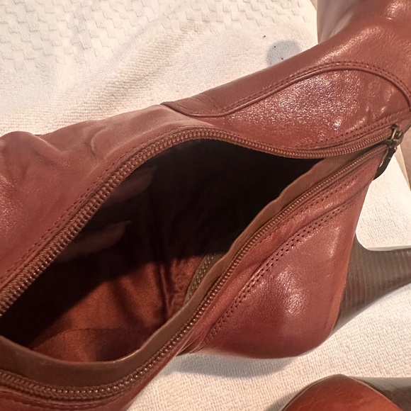 Medium brown boots - Picture 15 of 16